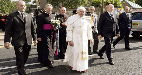 1-POPE-&-ENTOURAGE