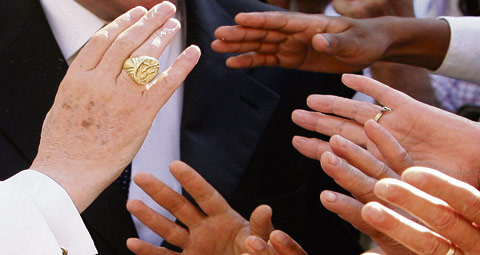1-POPE-&-PILGRIMS-HANDS