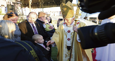 20-POPE-MEETS-ANTON