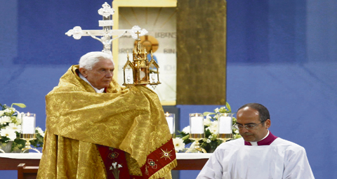 11-POPE-PRAYER-VIGIL