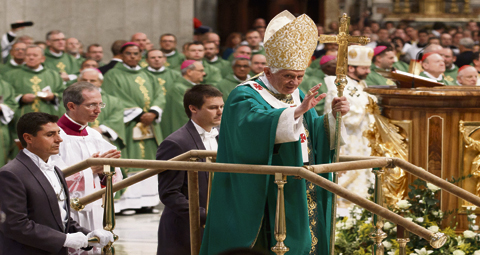 1-POPE-ON-PLATFORM-2