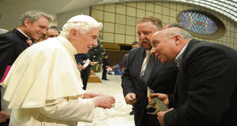 JAN-12-POPE-MEETS-CROCODILE
