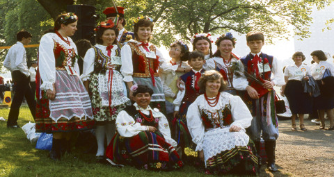 8-POLISH-TROUPE