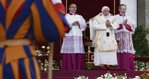 8-Pope-Corpus-Christi-vatic