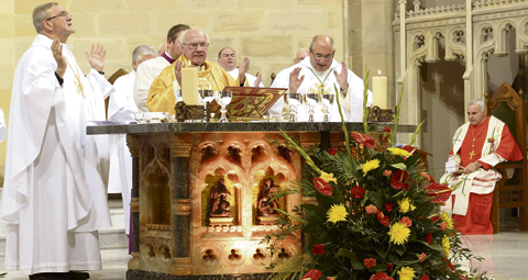 1B-YEAR-OF-FAITH-MASS