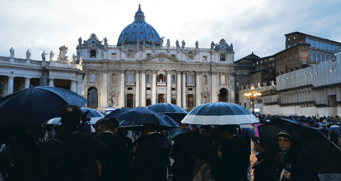 1-PAPAL-BALCONY