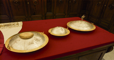 5-PAPAL-VOTING-URNS