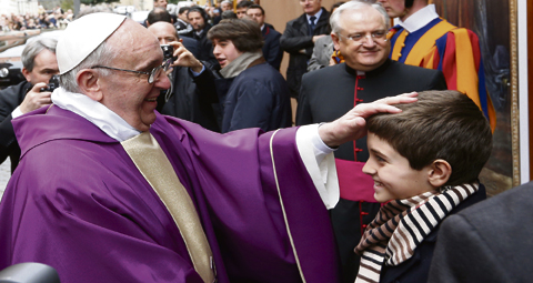 9-POPE-FRANCIS-AND-YOUNG-BOY