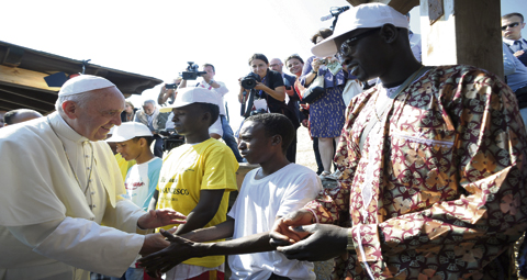 1-POPE-WITH-MIGRANTS