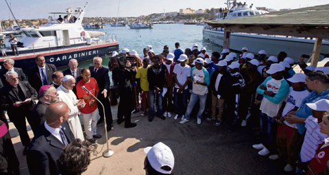 11-POPE-WITH-MIGRANTS