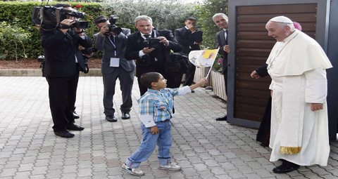 5-POPE-ARRIVES-IN-ASSISI