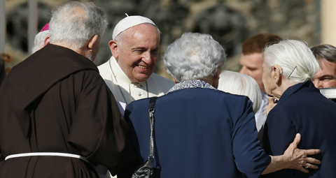 11-POPE-GREETS-SENIORS