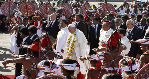 4-POPE-IN-SRI-LANKA