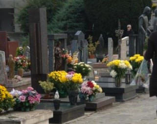21 Herteller Vatican cemetery