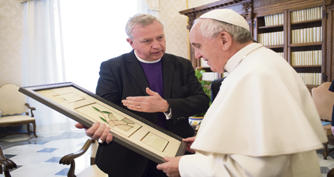 5-MODERATOR-&-POPE-FRANCIS