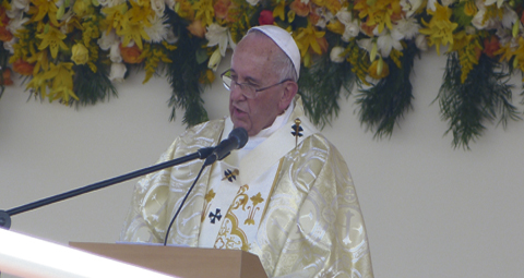 8-POPE-IN-ECUADOR