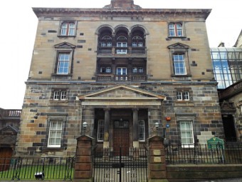 St_Aloysius_College_by_Thomas_Nugent_Geograph_3906553